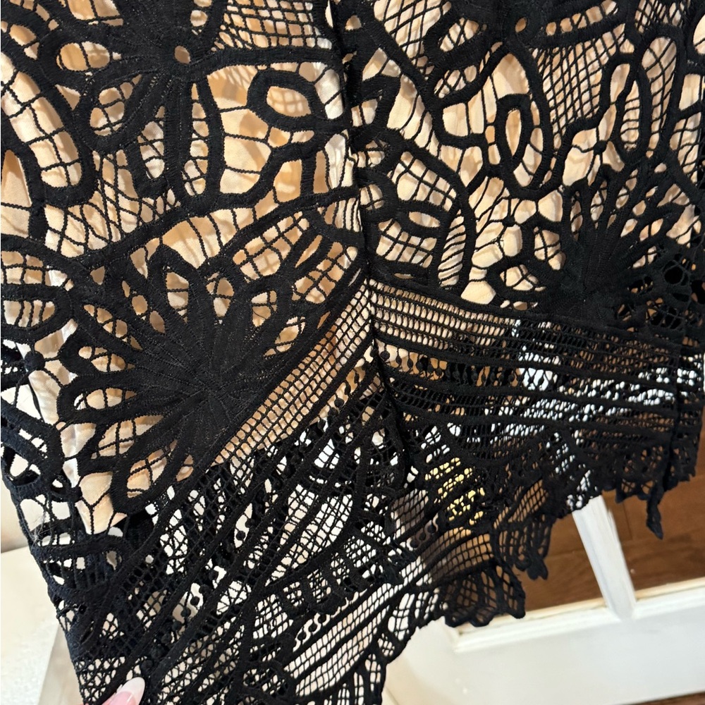 ▪️Main Strip Black Crochet Lace Midi Dress with Nude Slip ▪️ - Picture 5 of 8